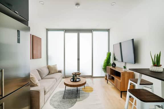 78-3C Prime upper East Modern 1br W&D in unit - Image 3