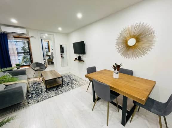 78-3A Newly Renovated XL 1BR Modern Design W&D in unit - Image 2