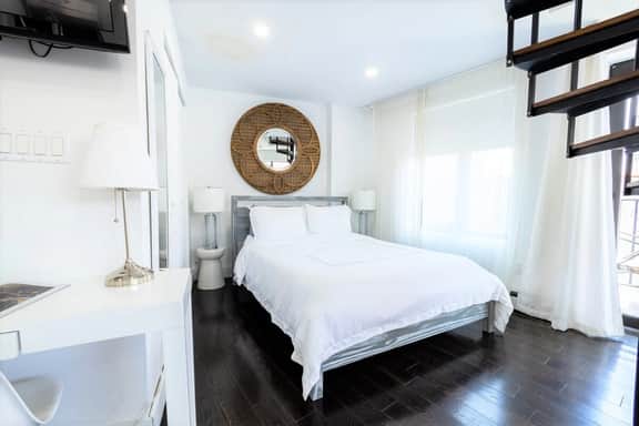 809-6B  New 2BR Duplex With Private Patio - Image 4