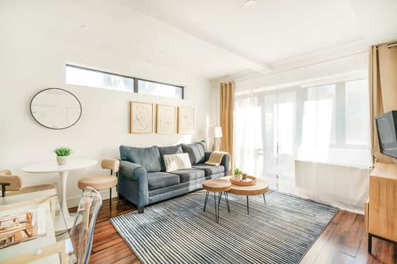 809-5A Gorgeous New 1BR Heart of Midtown - Image 5