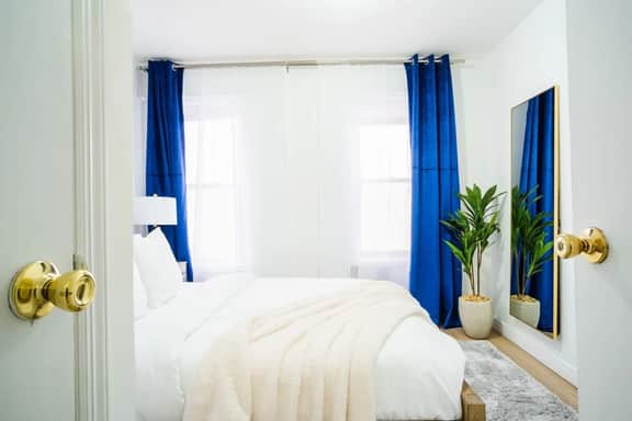 1435-4 I 3 Bedrooms 2 Bath W/D Prime Upper east - Image 3