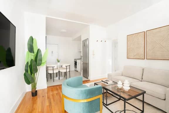 444-2E Modern 2BR Hell's Kitchen - Image 4