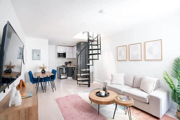 78-4A 2BR Duplex with a private outdoor UES - Image 2