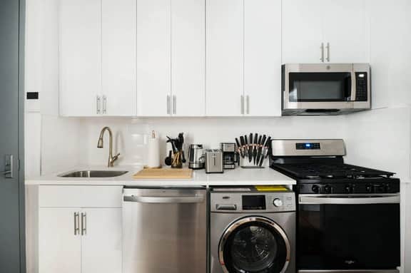 1290-10 New Renovated 2 Bedrooms in UES WD in unit - Image 2