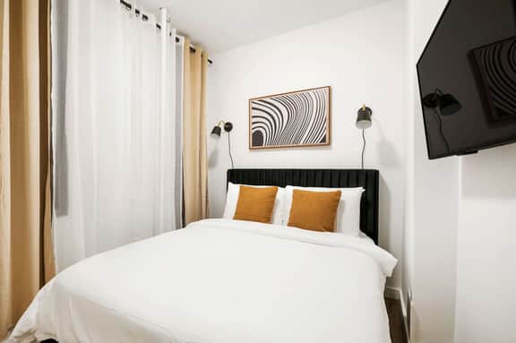 1290-10 New Renovated 2 Bedrooms in UES WD in unit - Image 5