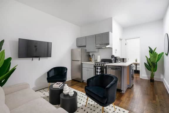 91-2A Stylish 3BR W/D GYM - Image 2