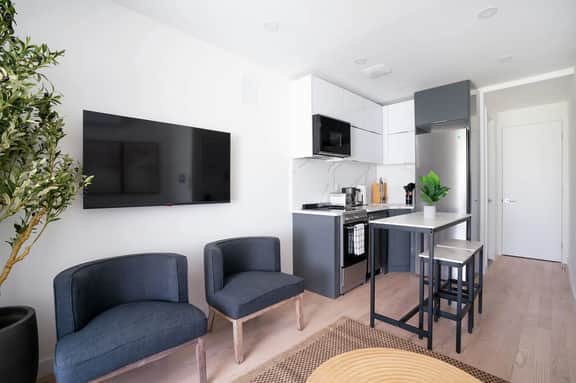22-5C New Prime Gramercy 1BR - Image 4