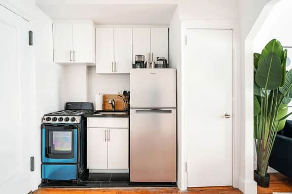 444-2F New Spacious Studio Hell's Kitchen Elevator Bldg - Image 5