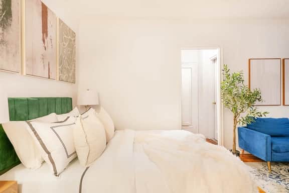 105-1G  Studio in Park Ave Location - Image 3