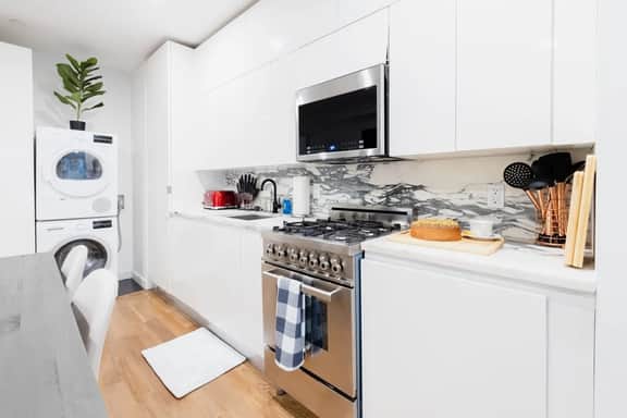 13-2 I Brand New Luxury 2BR Prime Union Square - Image 4
