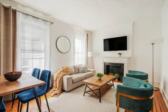 61-2C Prime UES 2BR Newly furnished best value - Image 2