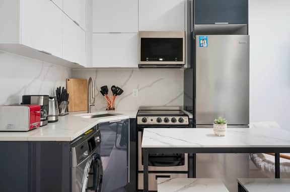 317-4B 1 BR prime UES - W/D walk 2 C park - Image 3