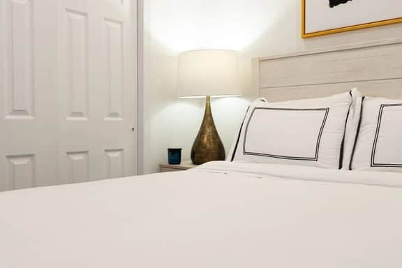 69-3C  Stylish Lower East Side 1br Apt - Image 4