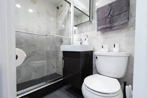 69-3C  Stylish Lower East Side 1br Apt - Image 5