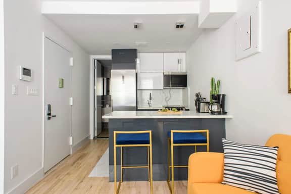 1597-3  Studio Upper East Side Apt W&D in unit - Image 2