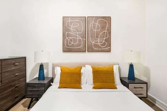 428-2W Newly Furnished 2BR Sleeps 5 Prime Location - Image 3