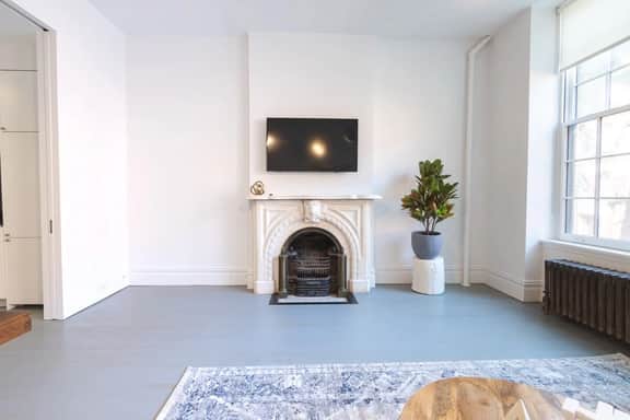 E10-2 Designer East Village Townhouse 1BR W/D - Image 4