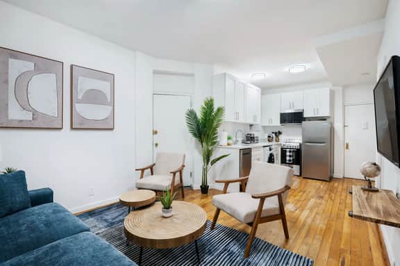 109-1 Huge 3BR W/D - Spacious - Best Value - - Image 3