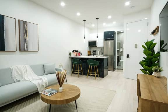 317-2D Modern 1BR W&D near Central Park - Image 2