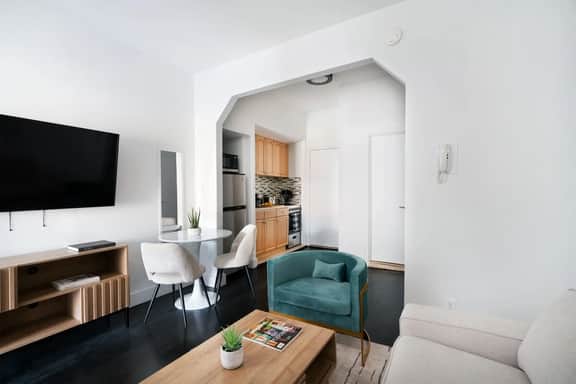 444-5A renovated 1BR in Hell's Kitchen newly furnished - Image 3