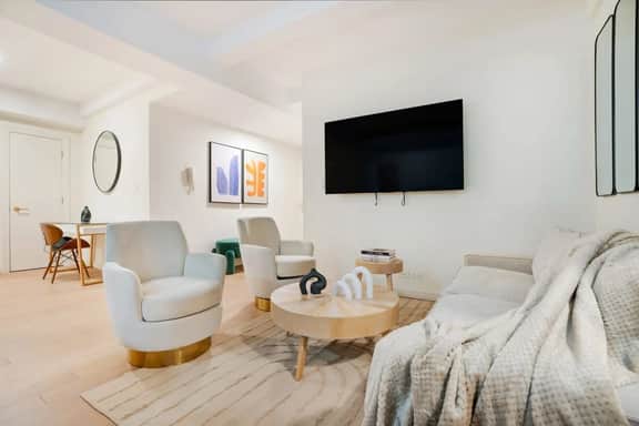 52-3D Massive New Reno 2BR/2BTH Doorman Mid. East - Image 3