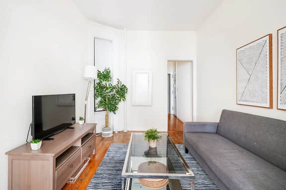 211-3 Prime Union Square Large 1BR Great value - Image 2