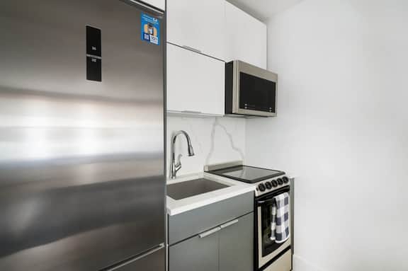 1597-7 Luxury Upper East Studio W&D in unit - Image 5