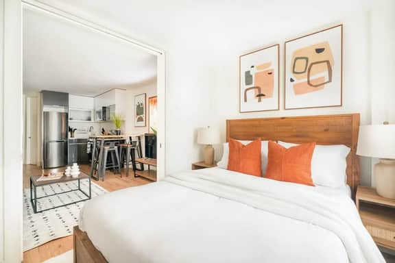 75-2A  Furnished 1BR W/D Elevator - central park - Image 4