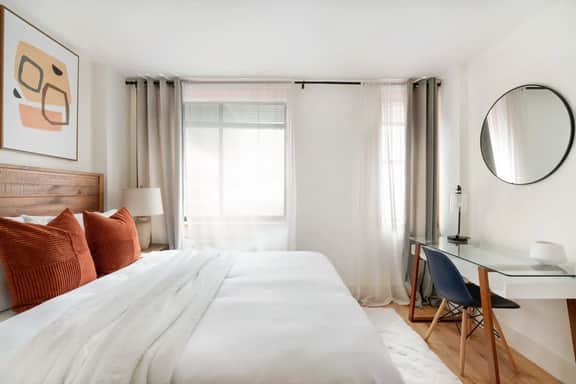 75-2A  Furnished 1BR W/D Elevator - central park - Image 3