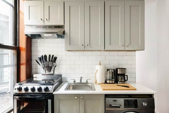 153-5A Charming 2br Lower East Side W/D - Image 3