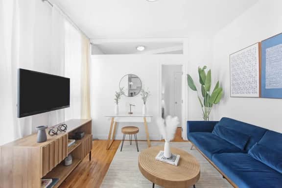 139-2E West Village 1BR best value - Image 2