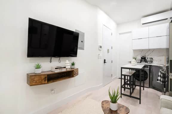 317-1B Modern 1BR UES W/D - Image 5