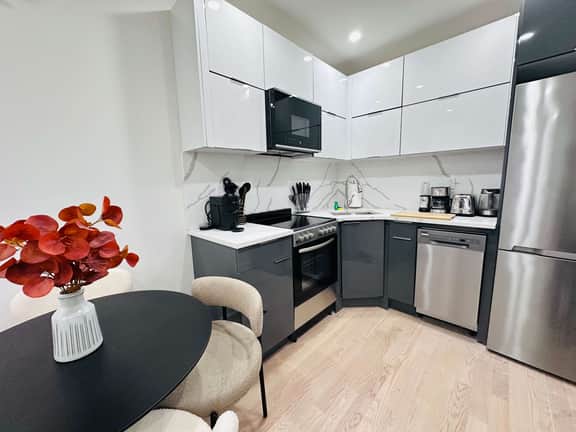 345-2A 2BR Newly Reno Prime UES WD in unit - Image 4